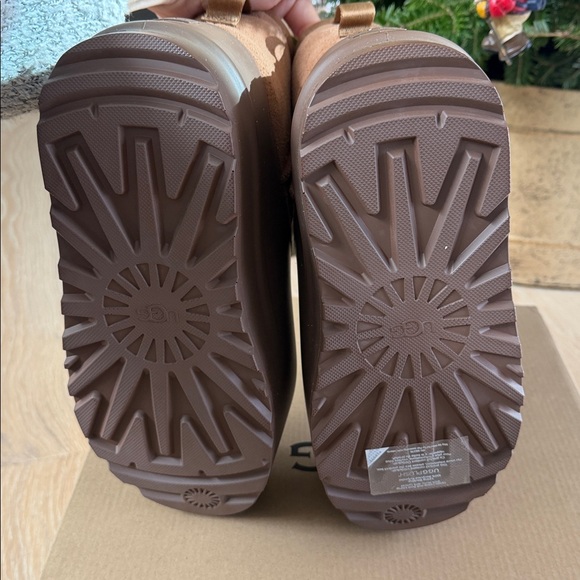 UGG mini pump molded boot - Picture 7 of 8